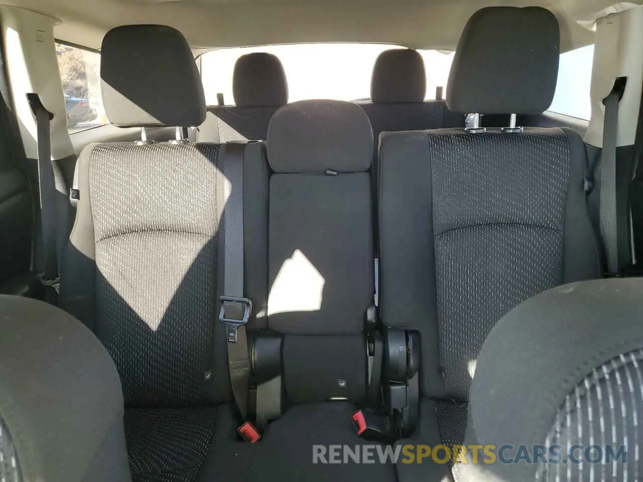 10 Photograph of a damaged car 3C4PDCBG4KT731695 DODGE JOURNEY 2019