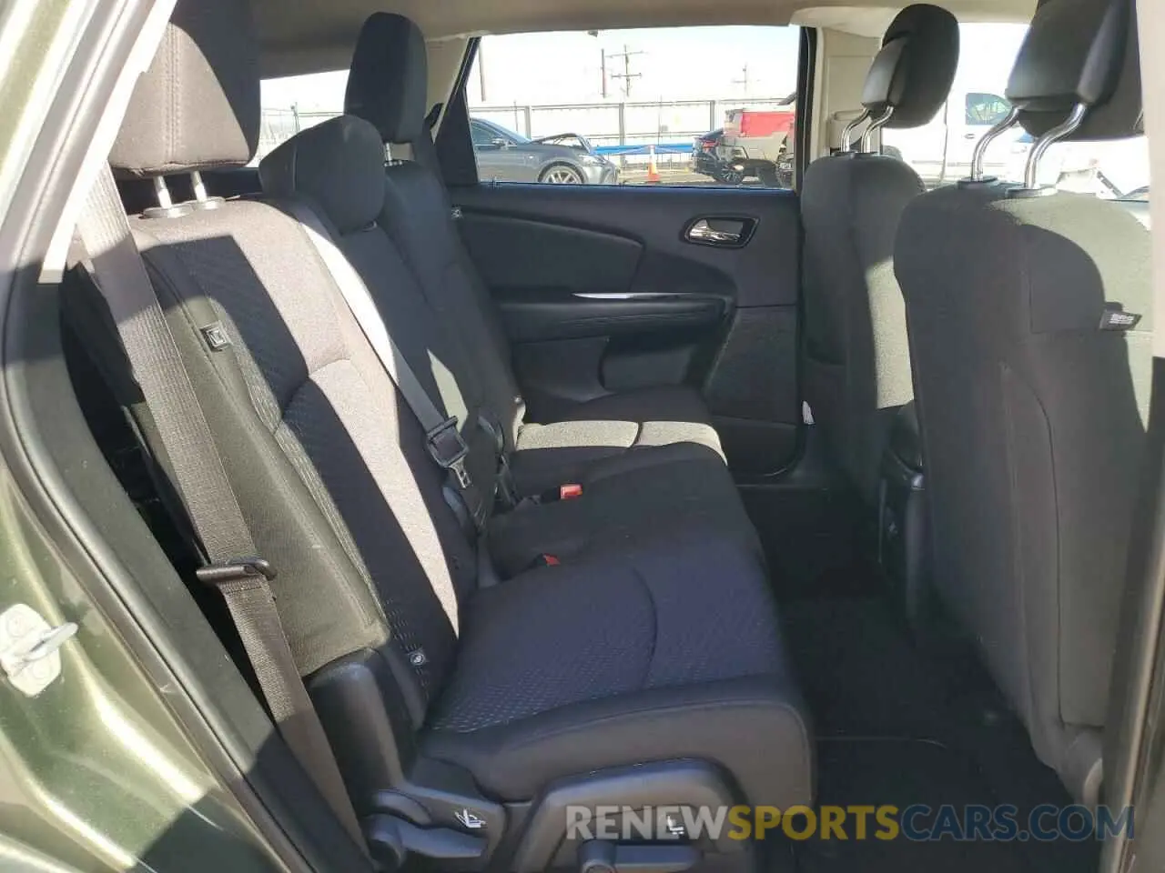 11 Photograph of a damaged car 3C4PDCBG4KT731695 DODGE JOURNEY 2019
