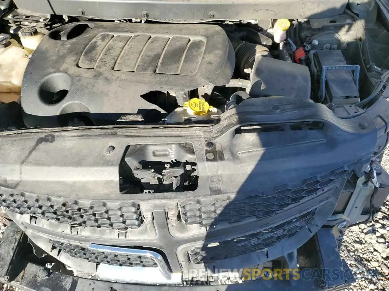 13 Photograph of a damaged car 3C4PDCBG4KT731695 DODGE JOURNEY 2019