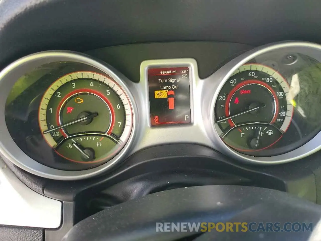 9 Photograph of a damaged car 3C4PDCBG4KT731695 DODGE JOURNEY 2019