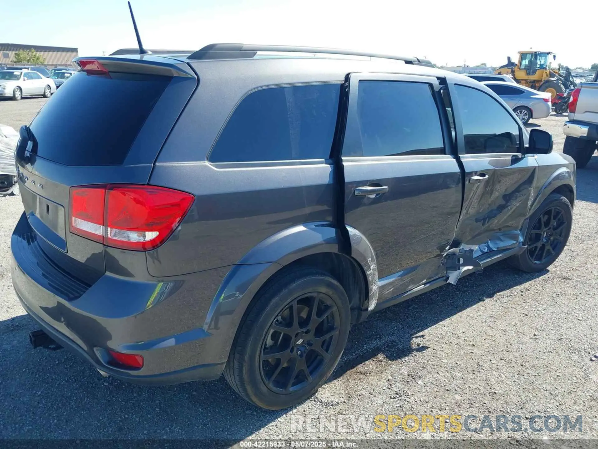 4 Photograph of a damaged car 3C4PDCBG7KT875077 DODGE JOURNEY 2019