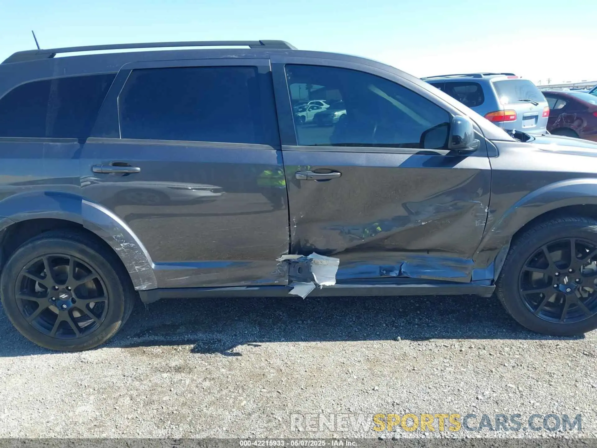 6 Photograph of a damaged car 3C4PDCBG7KT875077 DODGE JOURNEY 2019