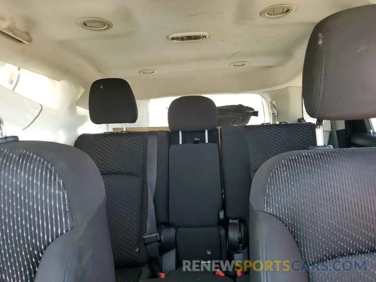 10 Photograph of a damaged car 3C4PDCBG8KT774128 DODGE JOURNEY 2019