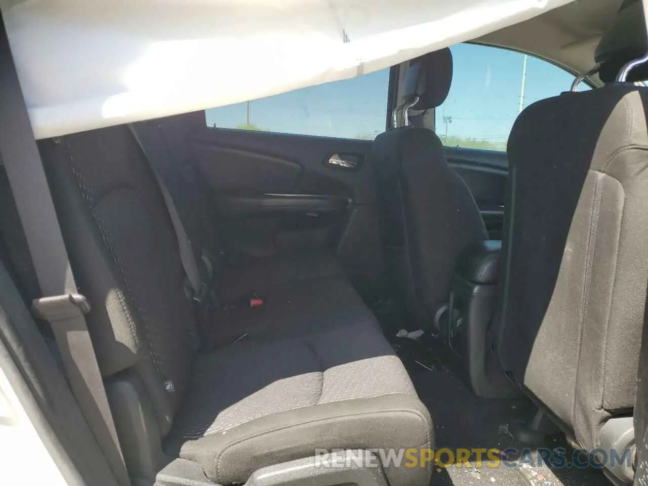 11 Photograph of a damaged car 3C4PDCBG8KT774128 DODGE JOURNEY 2019