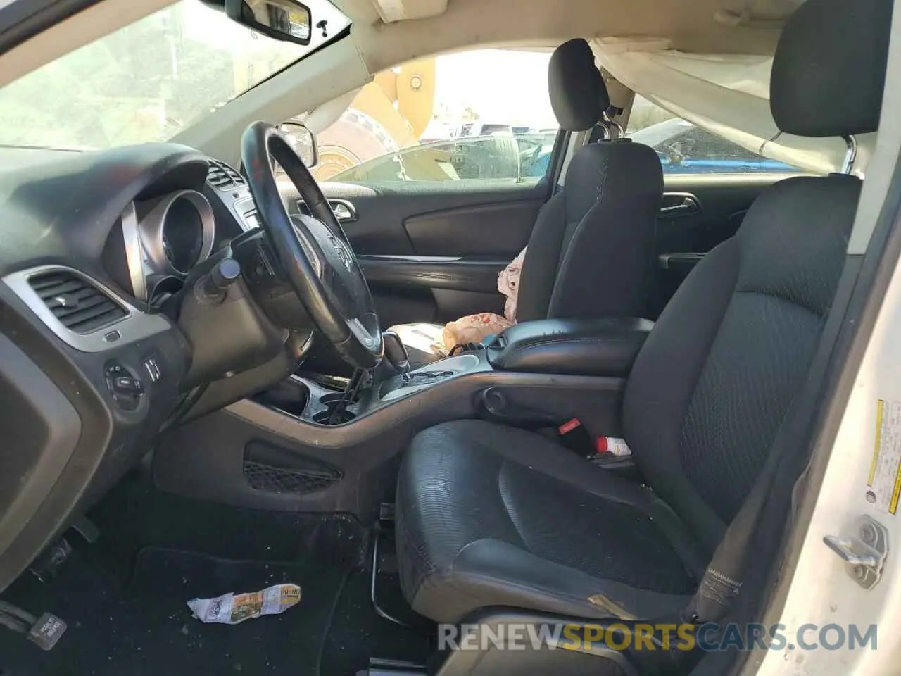7 Photograph of a damaged car 3C4PDCBG8KT774128 DODGE JOURNEY 2019