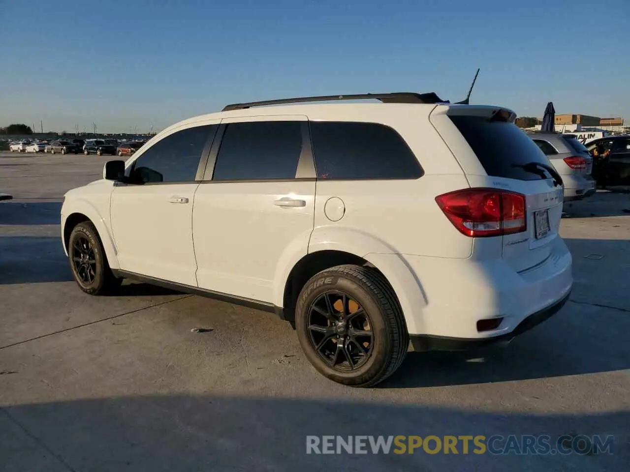 2 Photograph of a damaged car 3C4PDCBGXKT852540 DODGE JOURNEY 2019