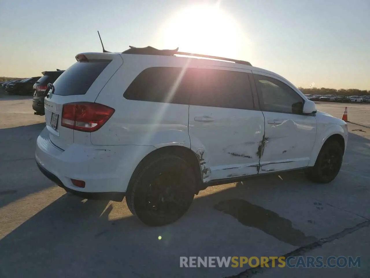 3 Photograph of a damaged car 3C4PDCBGXKT852540 DODGE JOURNEY 2019