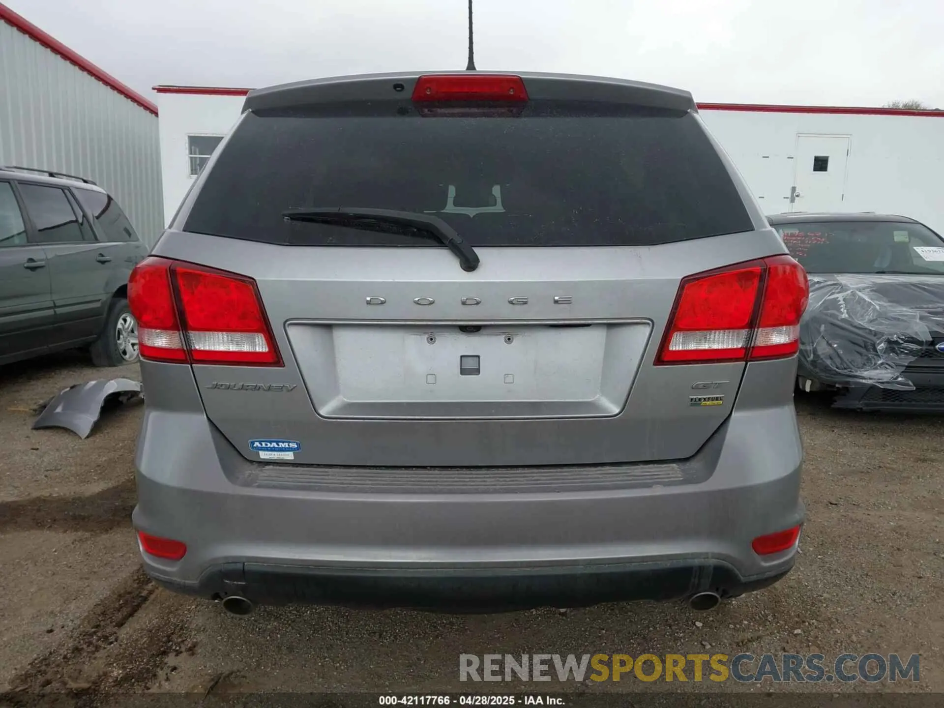 17 Photograph of a damaged car 3C4PDCEG8KT763335 DODGE JOURNEY 2019