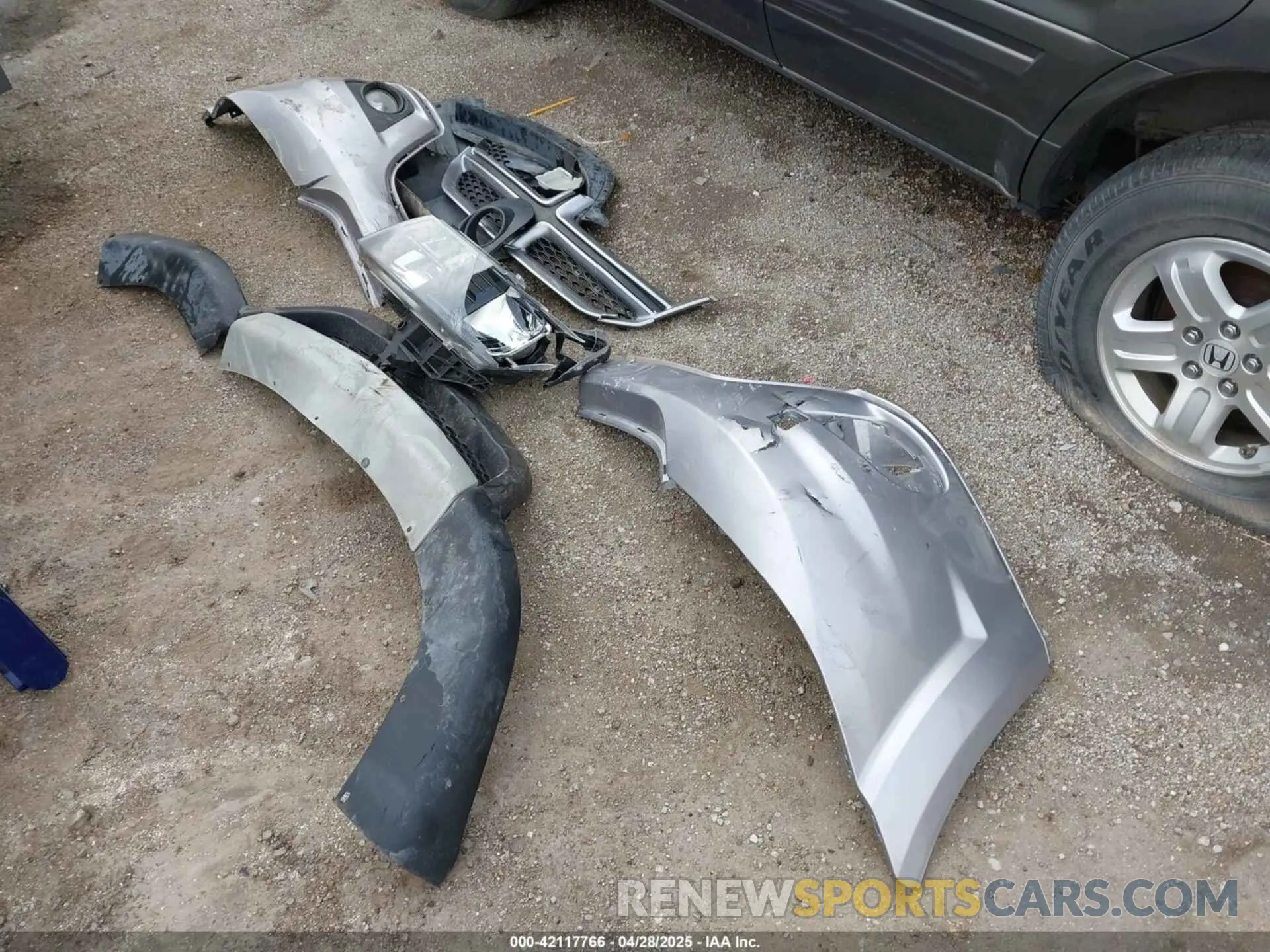 18 Photograph of a damaged car 3C4PDCEG8KT763335 DODGE JOURNEY 2019