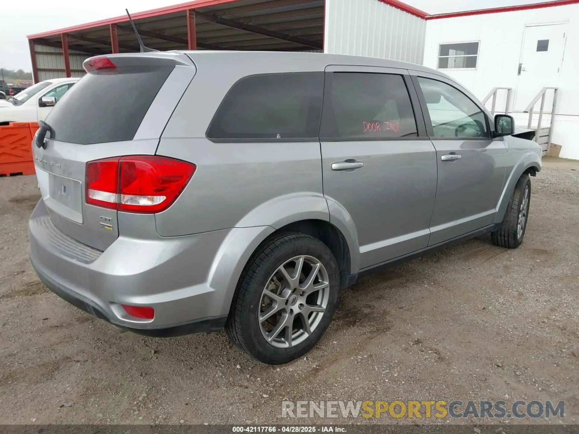 4 Photograph of a damaged car 3C4PDCEG8KT763335 DODGE JOURNEY 2019