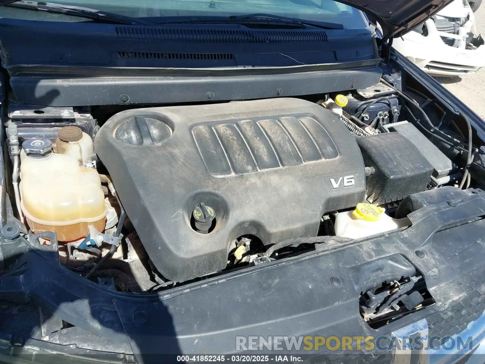 10 Photograph of a damaged car 3C4PDCGG0KT737485 DODGE JOURNEY 2019