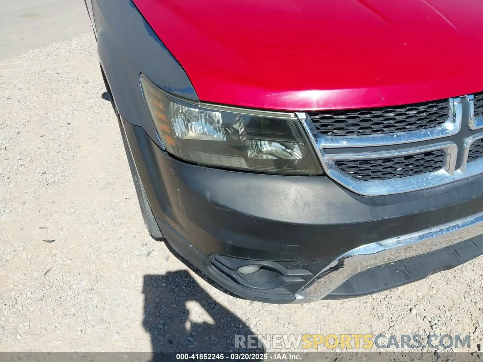 17 Photograph of a damaged car 3C4PDCGG0KT737485 DODGE JOURNEY 2019
