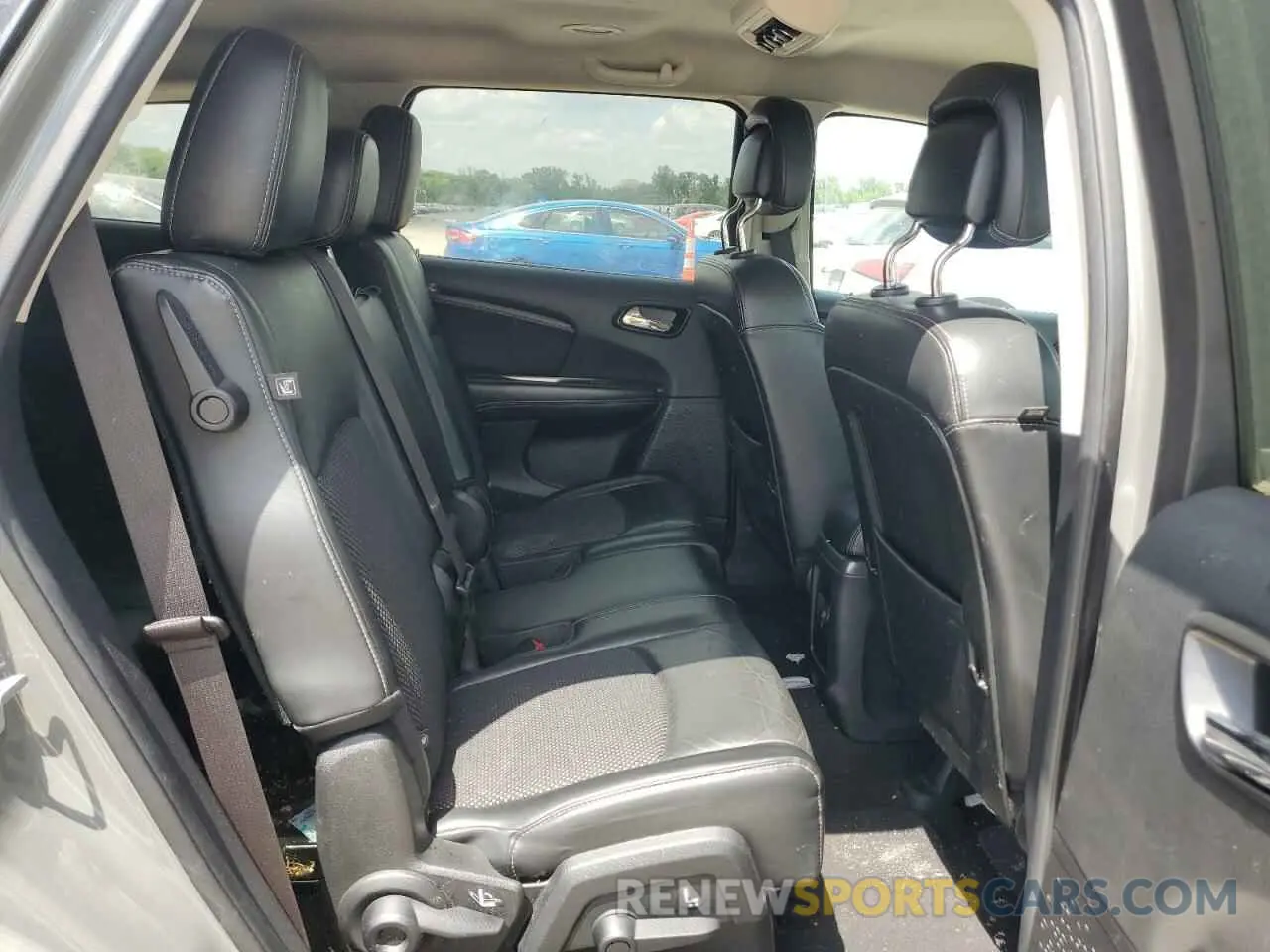 11 Photograph of a damaged car 3C4PDCGG1KT746390 DODGE JOURNEY 2019
