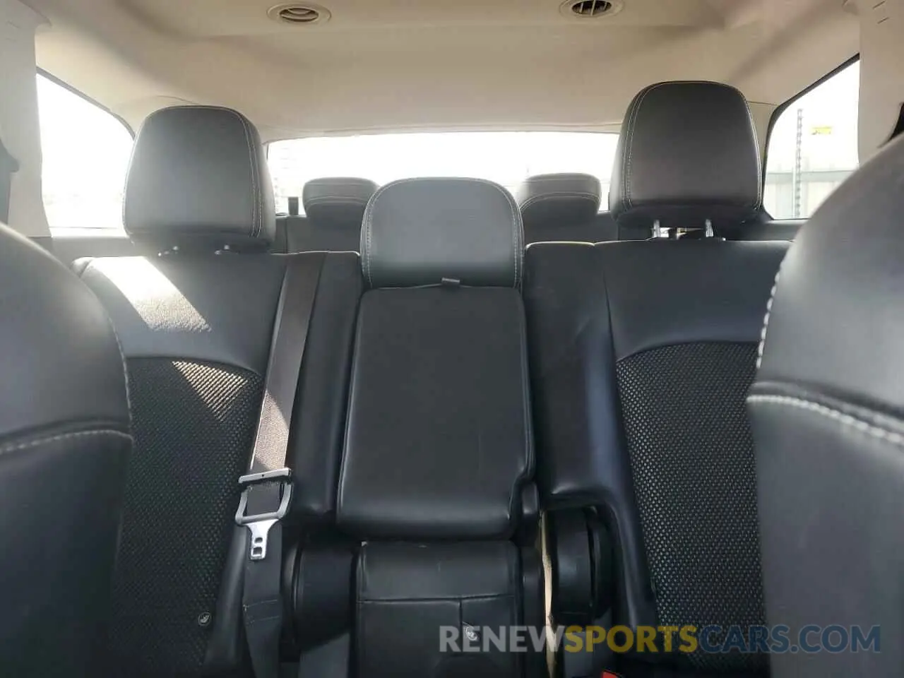10 Photograph of a damaged car 3C4PDCGG1KT803607 DODGE JOURNEY 2019