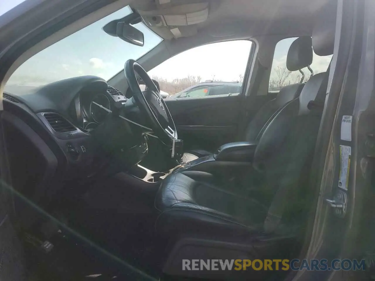 7 Photograph of a damaged car 3C4PDCGG1KT803607 DODGE JOURNEY 2019