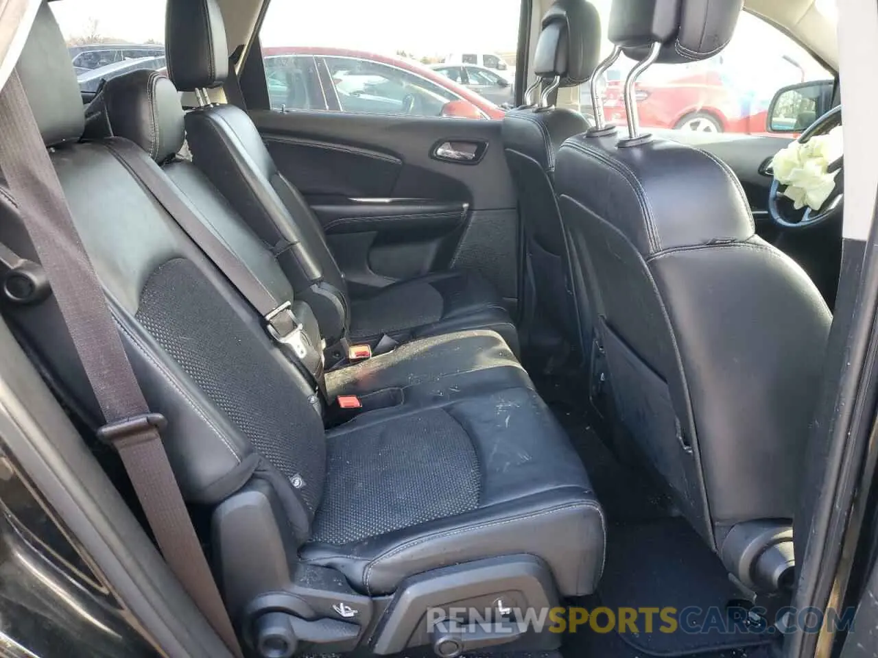 11 Photograph of a damaged car 3C4PDCGG2KT841301 DODGE JOURNEY 2019