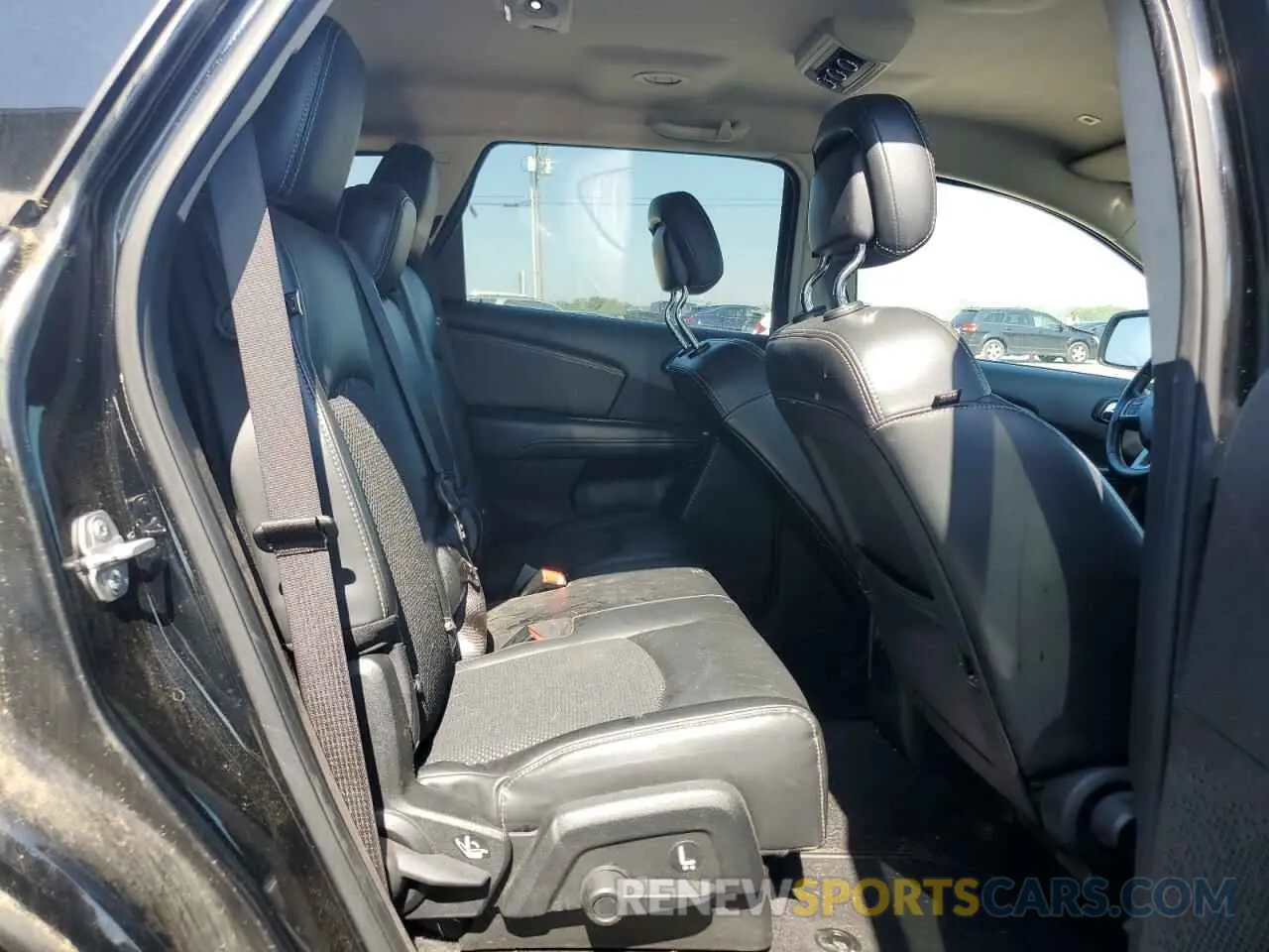 11 Photograph of a damaged car 3C4PDCGG4KT731432 DODGE JOURNEY 2019