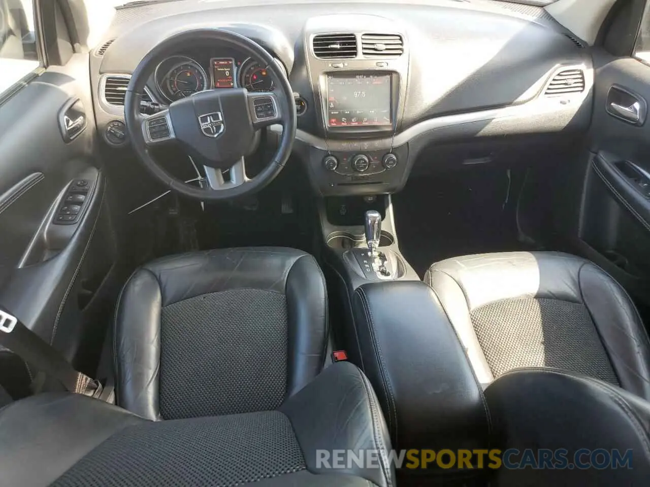 8 Photograph of a damaged car 3C4PDCGG4KT731432 DODGE JOURNEY 2019
