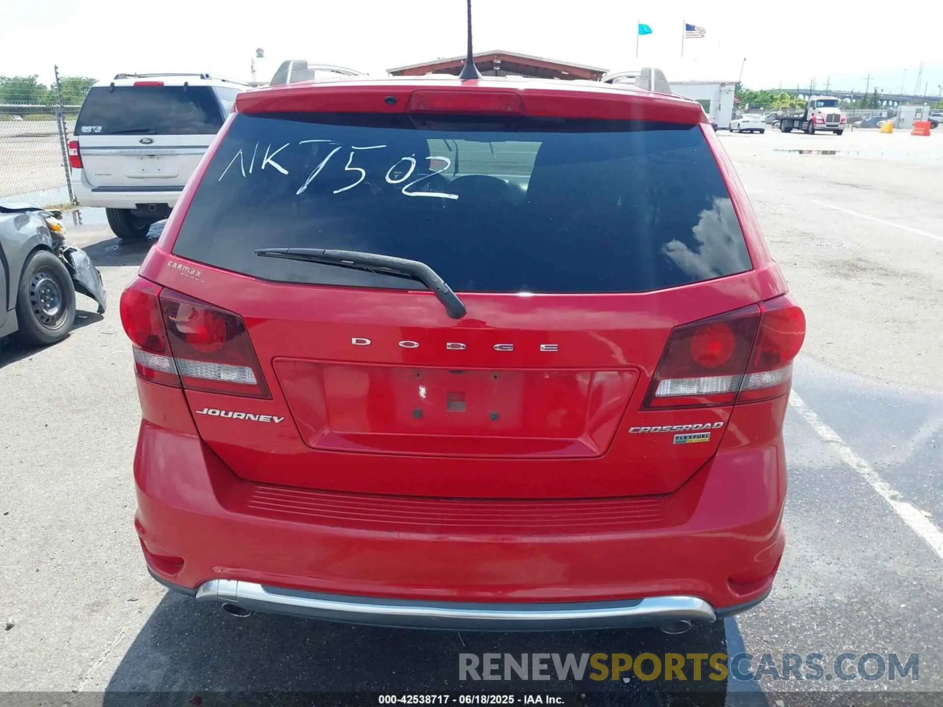 16 Photograph of a damaged car 3C4PDCGG6KT717502 DODGE JOURNEY 2019