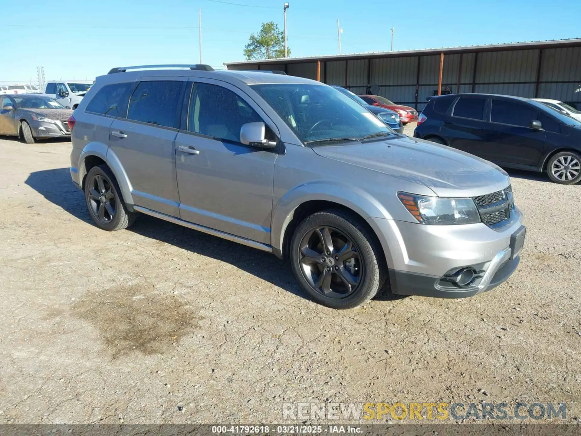 1 Photograph of a damaged car 3C4PDCGG6KT841317 DODGE JOURNEY 2019