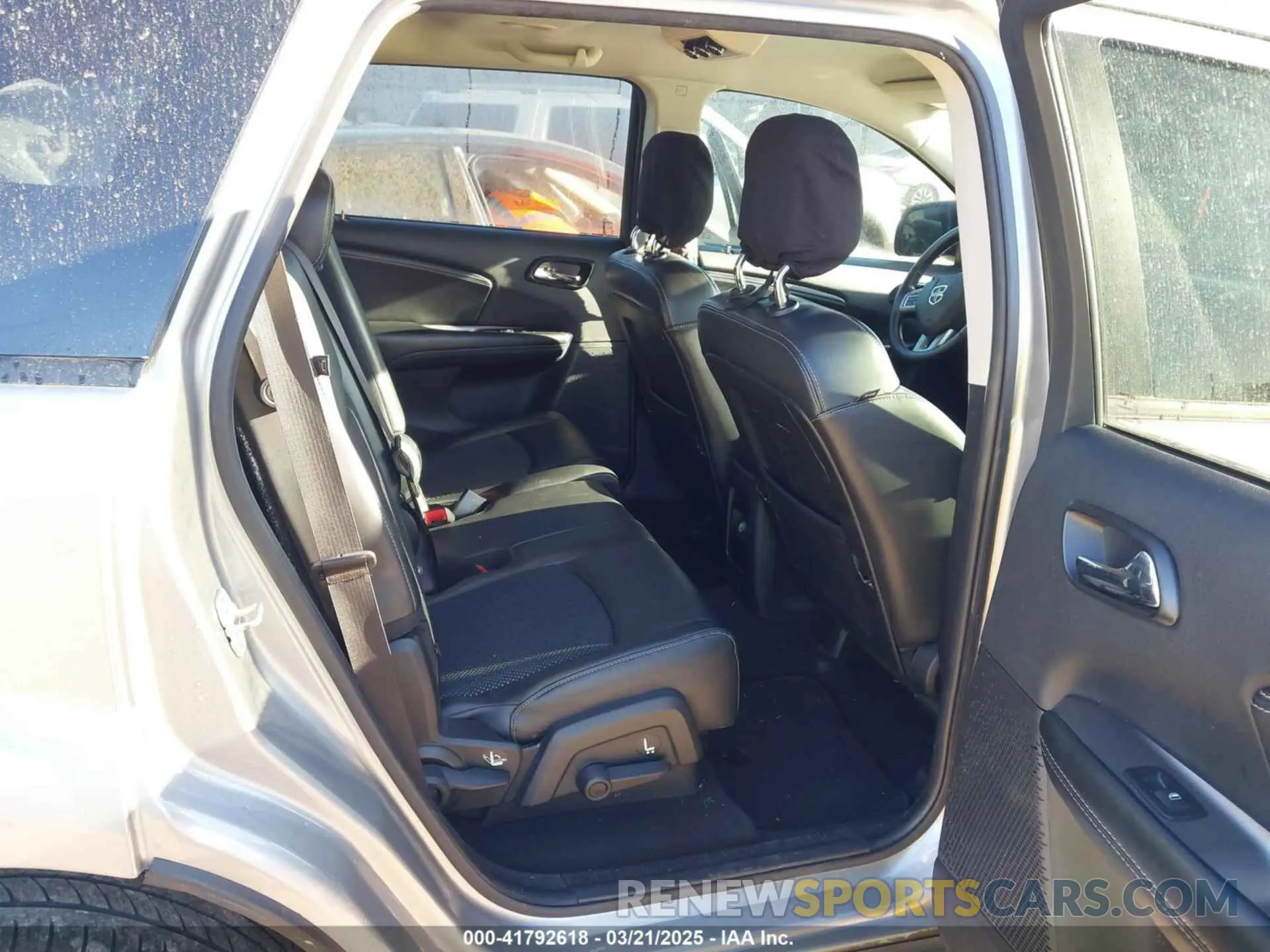 8 Photograph of a damaged car 3C4PDCGG6KT841317 DODGE JOURNEY 2019