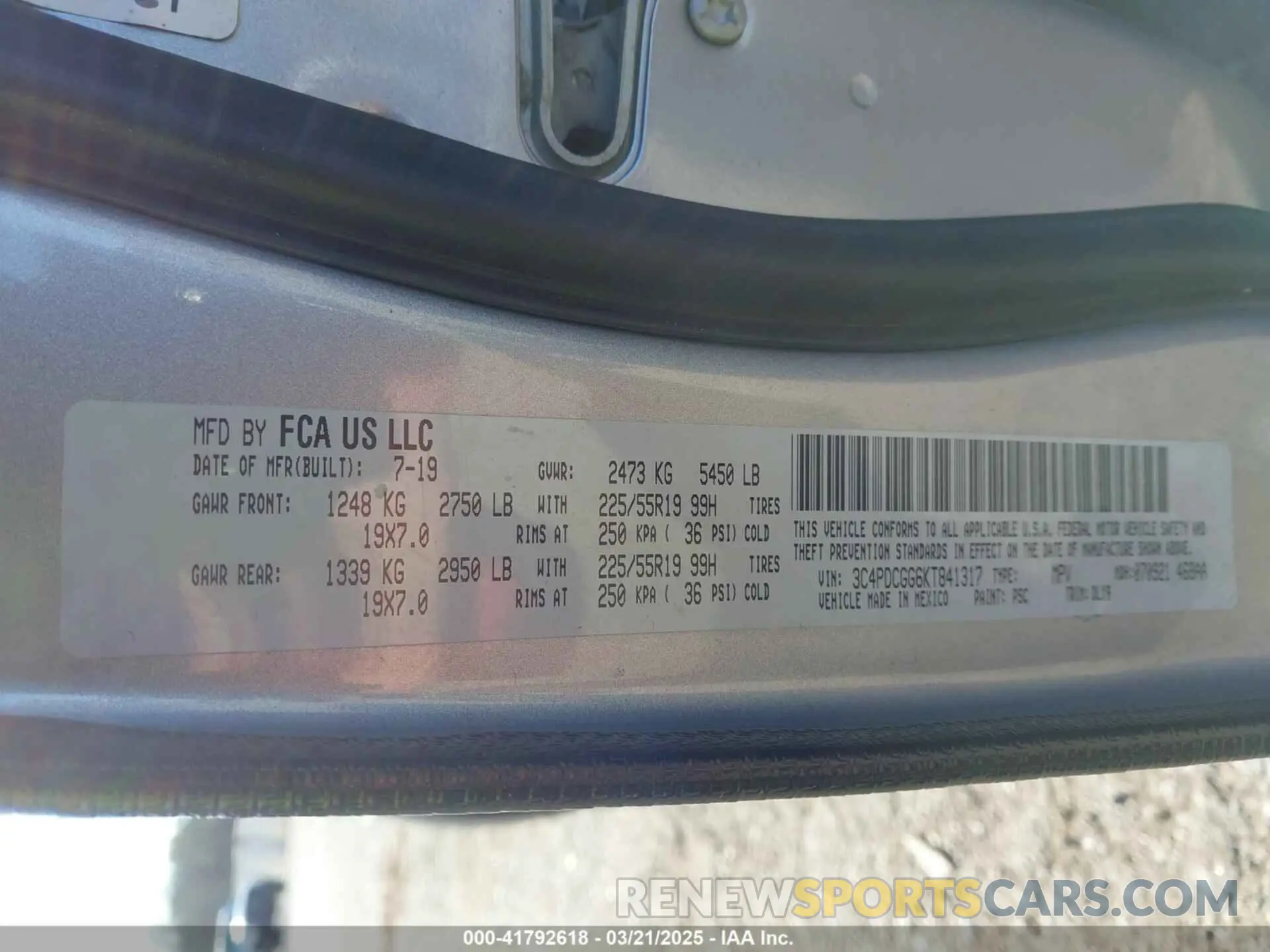 9 Photograph of a damaged car 3C4PDCGG6KT841317 DODGE JOURNEY 2019