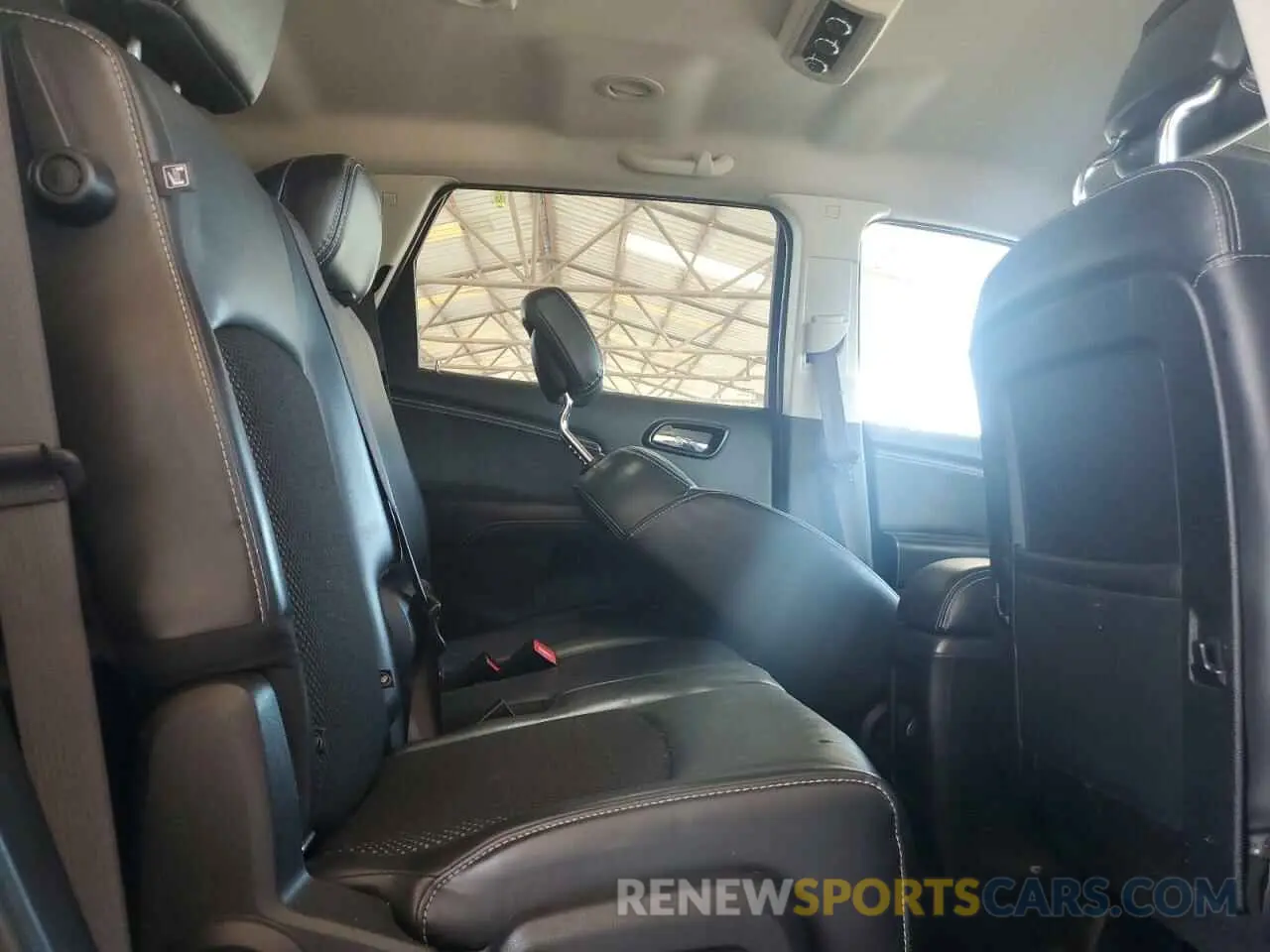 11 Photograph of a damaged car 3C4PDCGG8KT717064 DODGE JOURNEY 2019