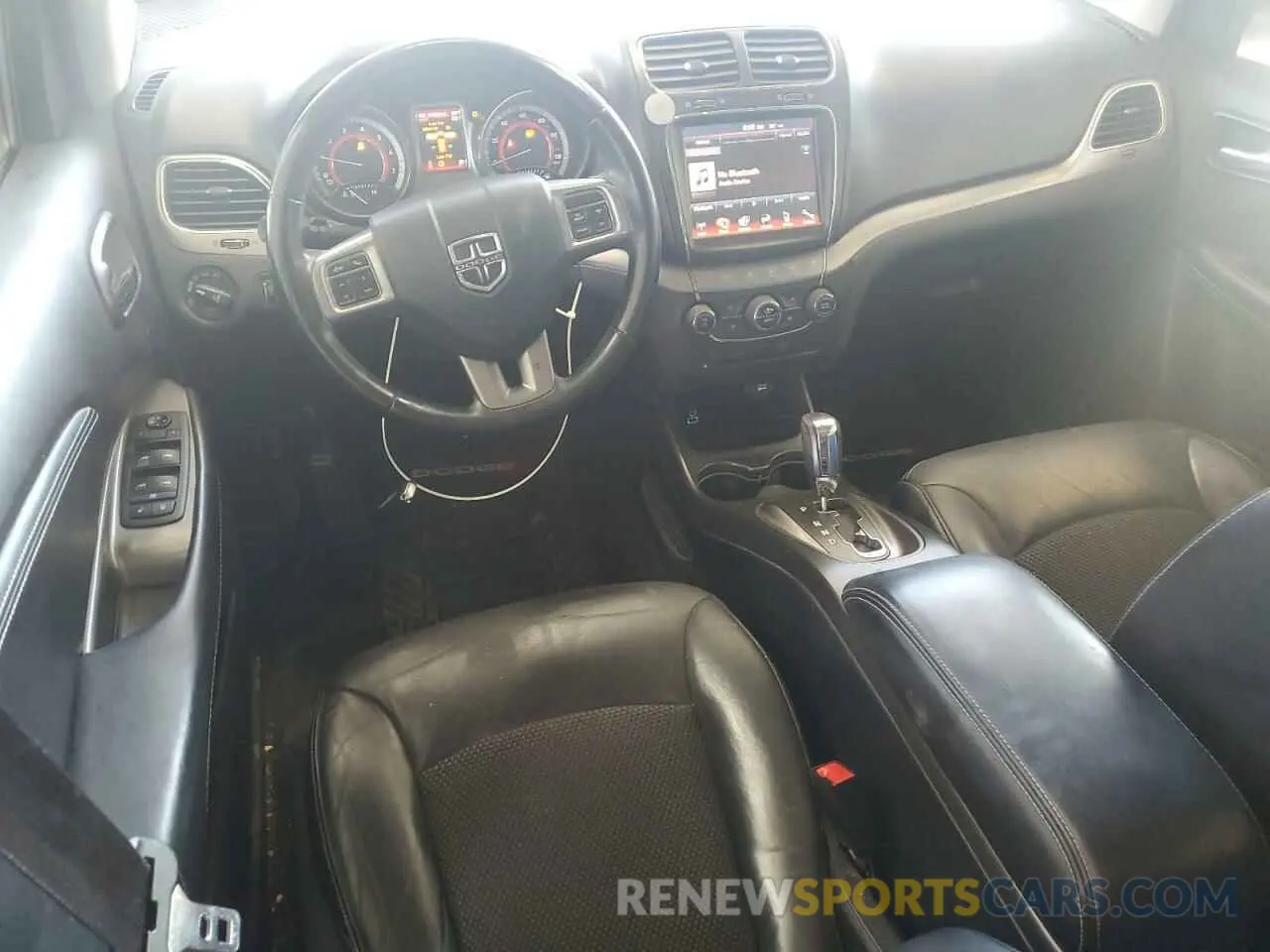 8 Photograph of a damaged car 3C4PDCGG8KT717064 DODGE JOURNEY 2019