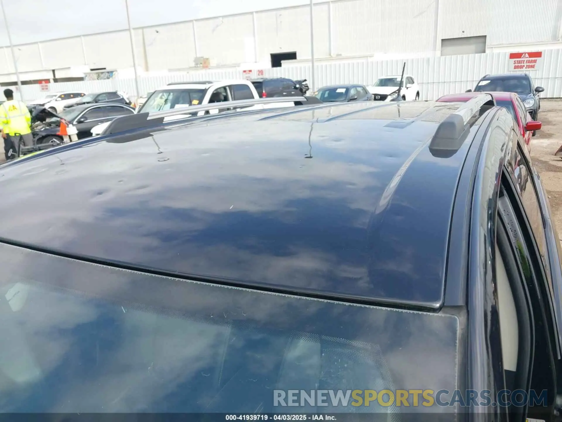 17 Photograph of a damaged car 3C4PDCGG9KT717655 DODGE JOURNEY 2019