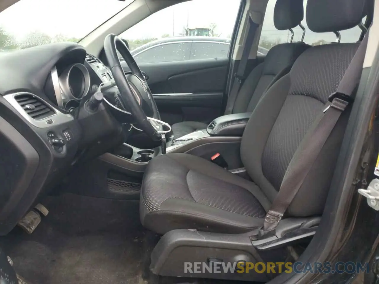 7 Photograph of a damaged car 3C4PDDBG3KT752169 DODGE JOURNEY 2019
