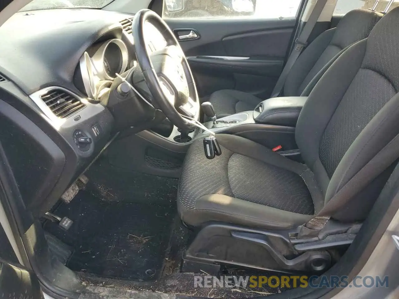 7 Photograph of a damaged car 3C4PDDBG8KT780047 DODGE JOURNEY 2019