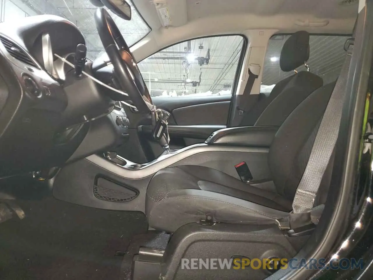 7 Photograph of a damaged car 3C4PDDBG9KT681723 DODGE JOURNEY 2019