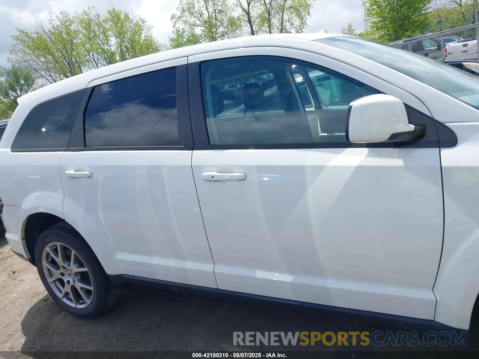 13 Photograph of a damaged car 3C4PDDEG1KT687933 DODGE JOURNEY 2019