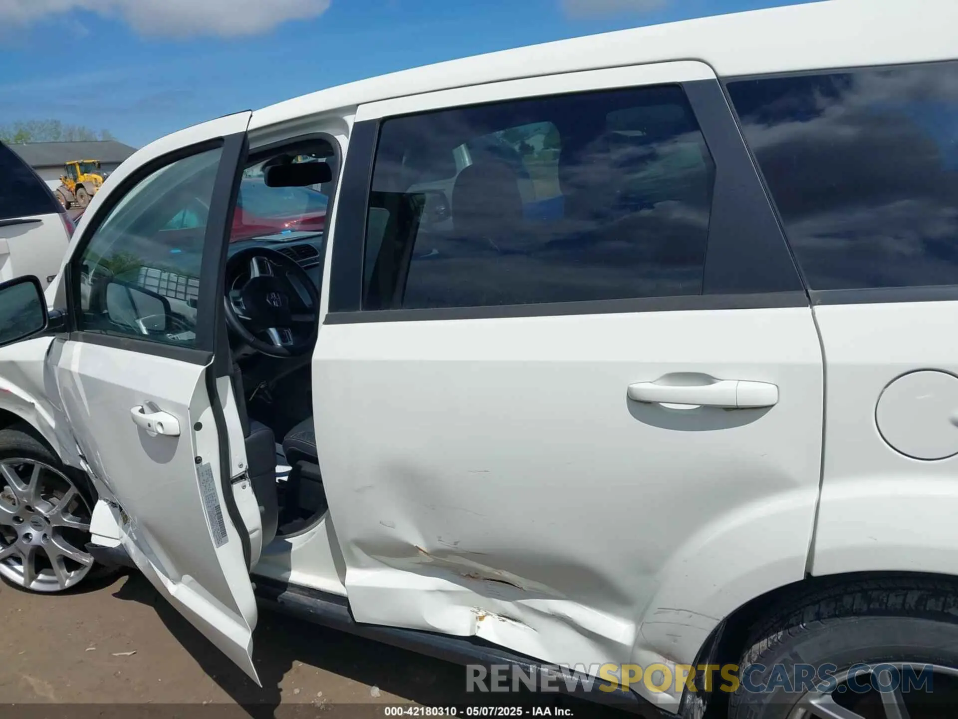 14 Photograph of a damaged car 3C4PDDEG1KT687933 DODGE JOURNEY 2019