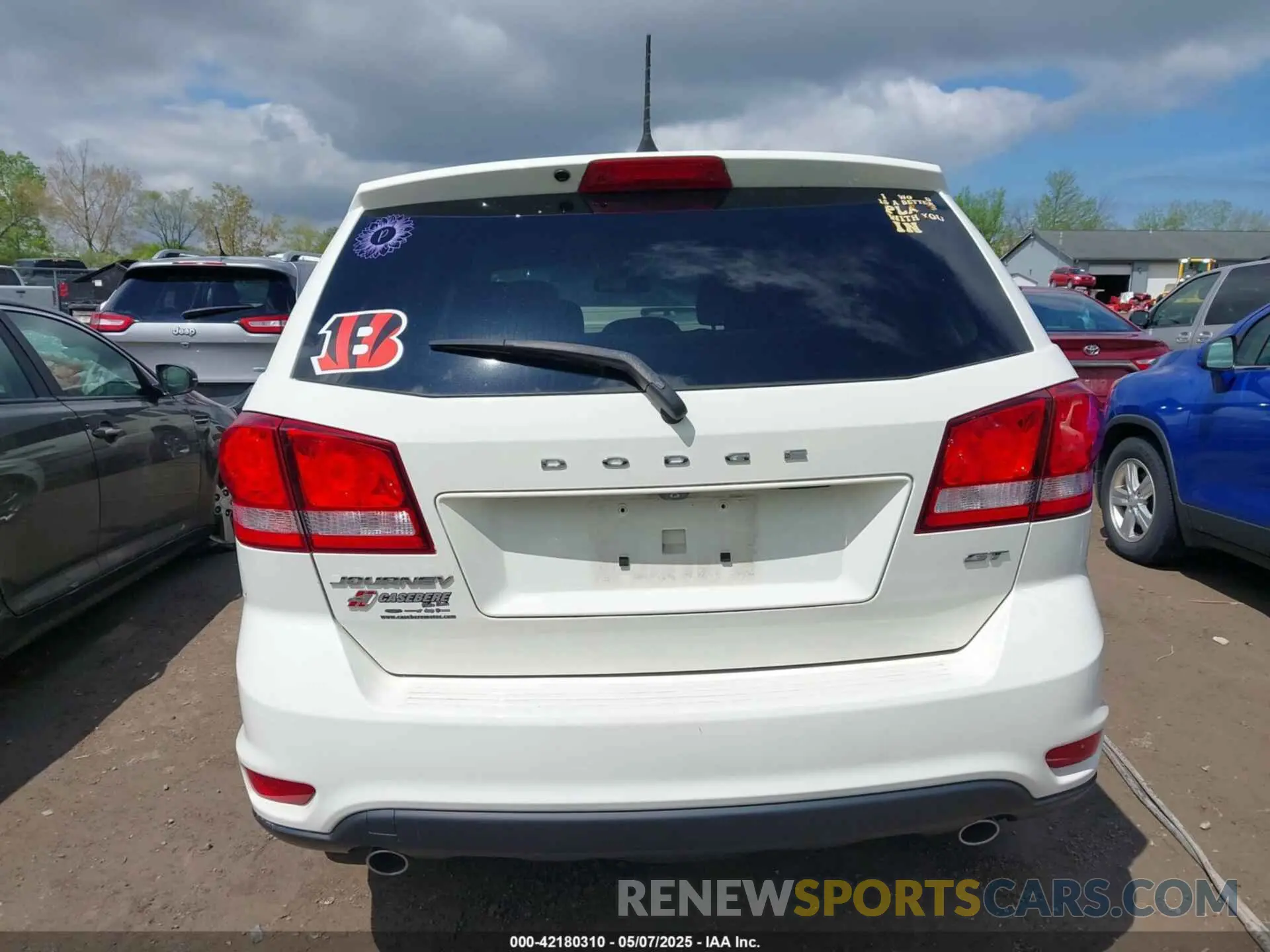 16 Photograph of a damaged car 3C4PDDEG1KT687933 DODGE JOURNEY 2019