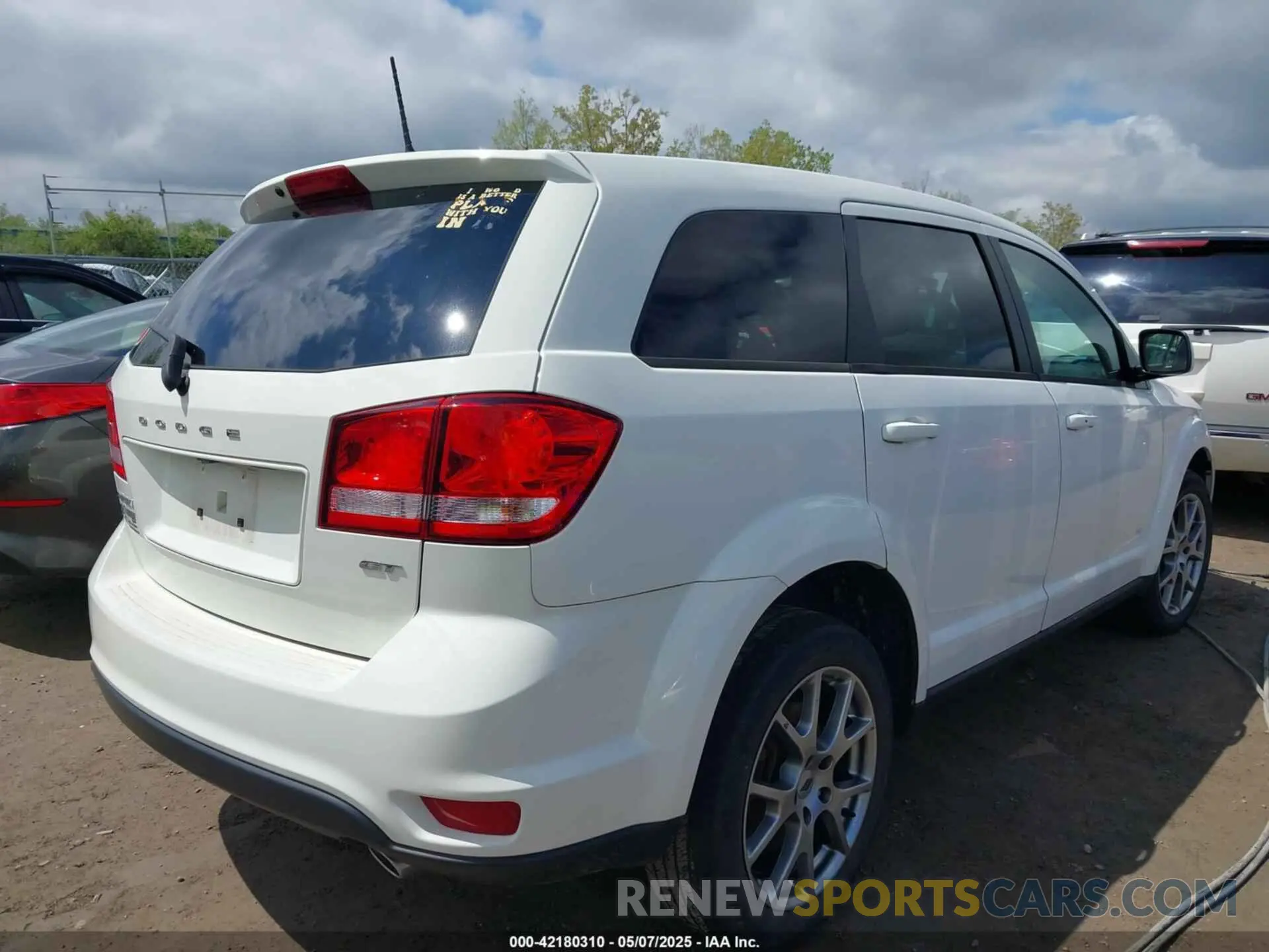 4 Photograph of a damaged car 3C4PDDEG1KT687933 DODGE JOURNEY 2019