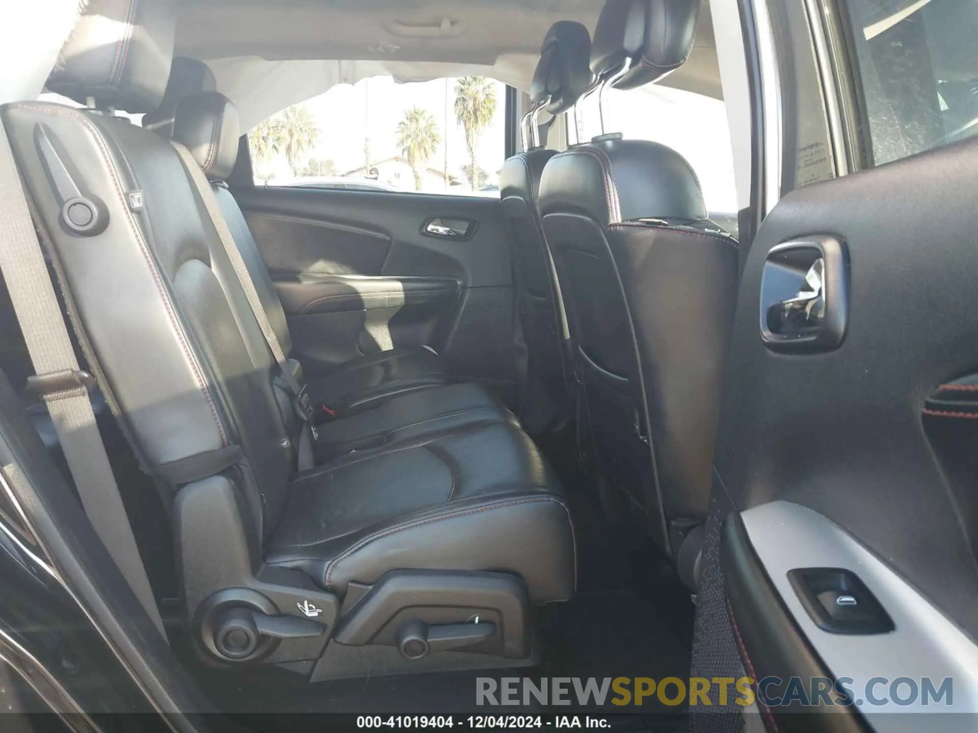 8 Photograph of a damaged car 3C4PDDEG1KT745636 DODGE JOURNEY 2019