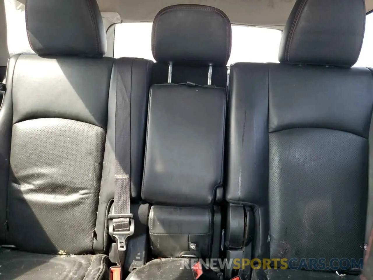 10 Photograph of a damaged car 3C4PDDEG2KT738856 DODGE JOURNEY 2019