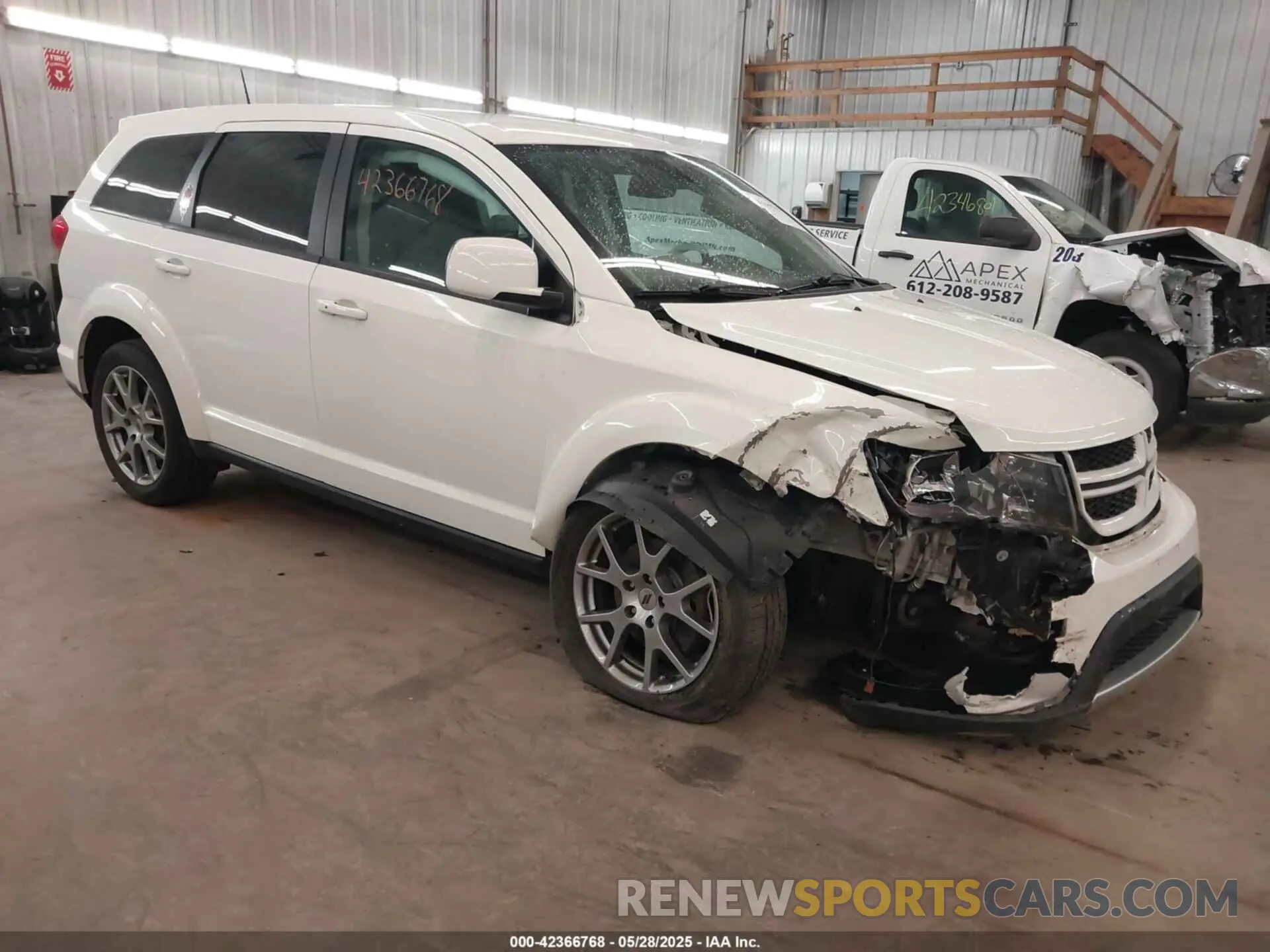 1 Photograph of a damaged car 3C4PDDEG4KT688056 DODGE JOURNEY 2019
