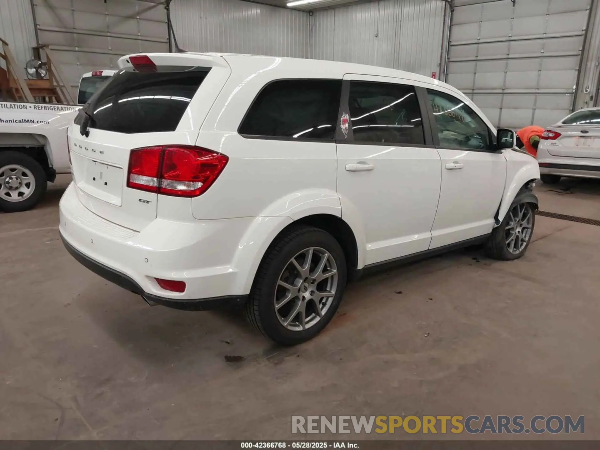 4 Photograph of a damaged car 3C4PDDEG4KT688056 DODGE JOURNEY 2019