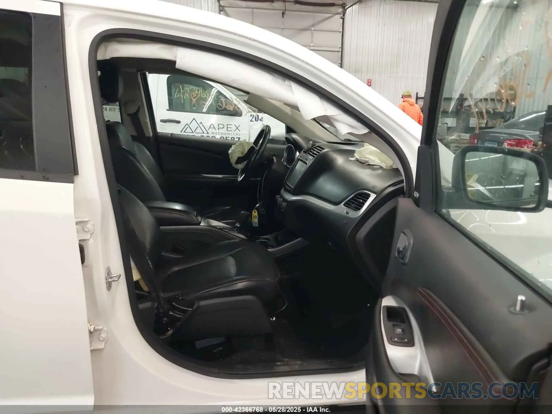 5 Photograph of a damaged car 3C4PDDEG4KT688056 DODGE JOURNEY 2019