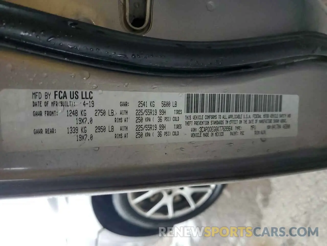 13 Photograph of a damaged car 3C4PDDEG6KT769964 DODGE JOURNEY 2019