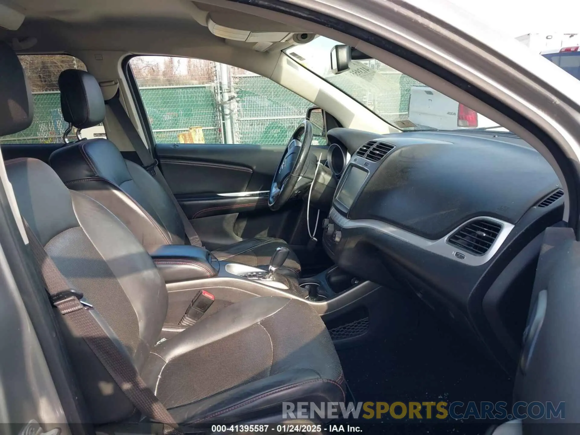 5 Photograph of a damaged car 3C4PDDEG6KT785047 DODGE JOURNEY 2019