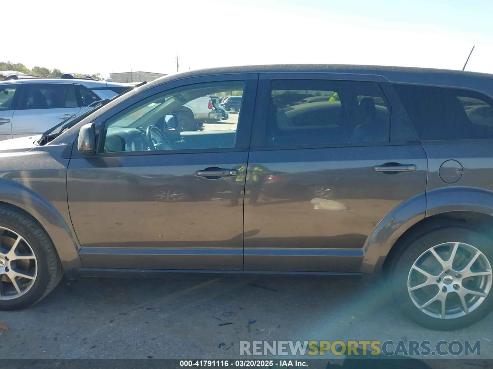 14 Photograph of a damaged car 3C4PDDEG7KT720157 DODGE JOURNEY 2019