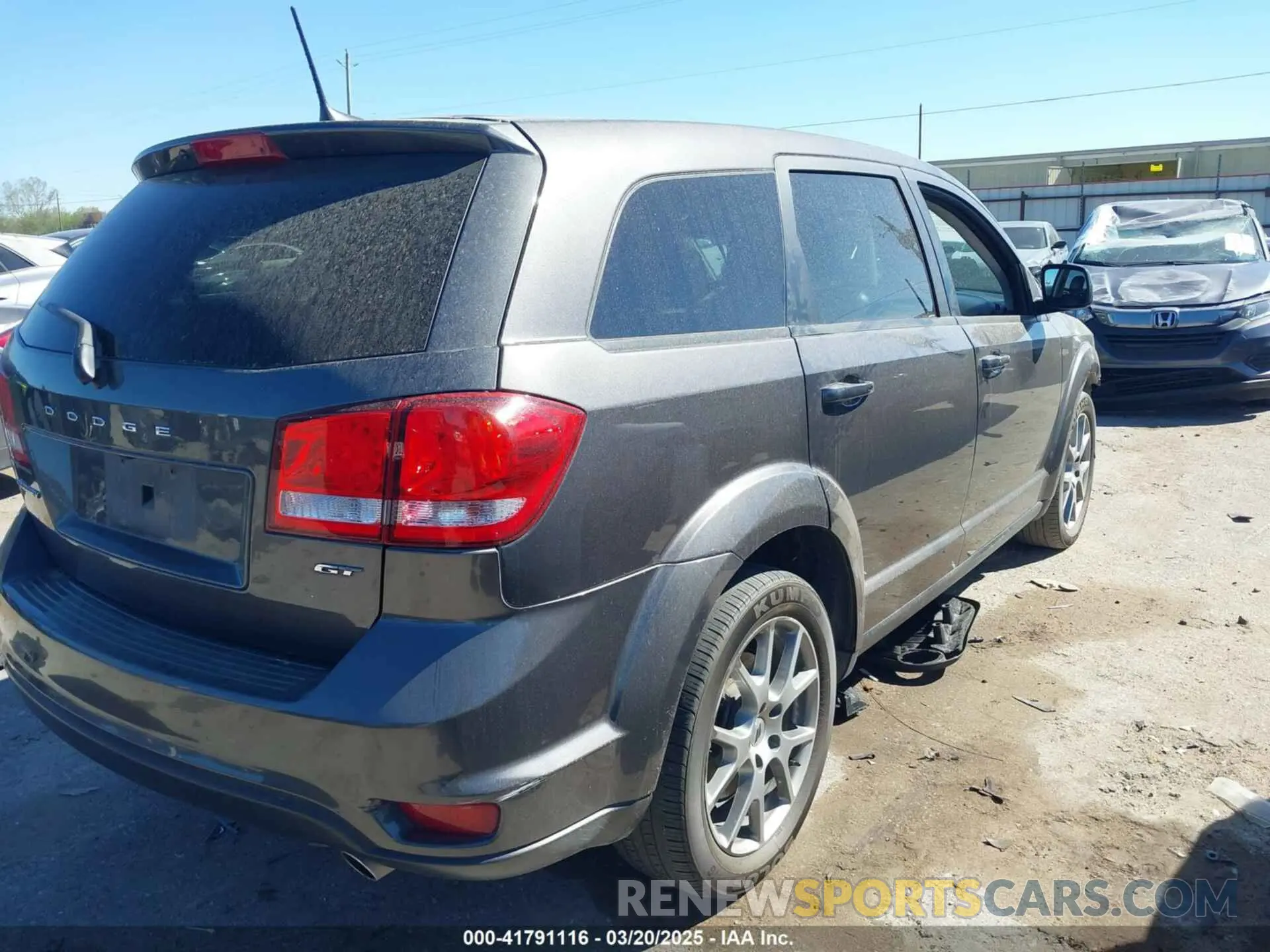 4 Photograph of a damaged car 3C4PDDEG7KT720157 DODGE JOURNEY 2019