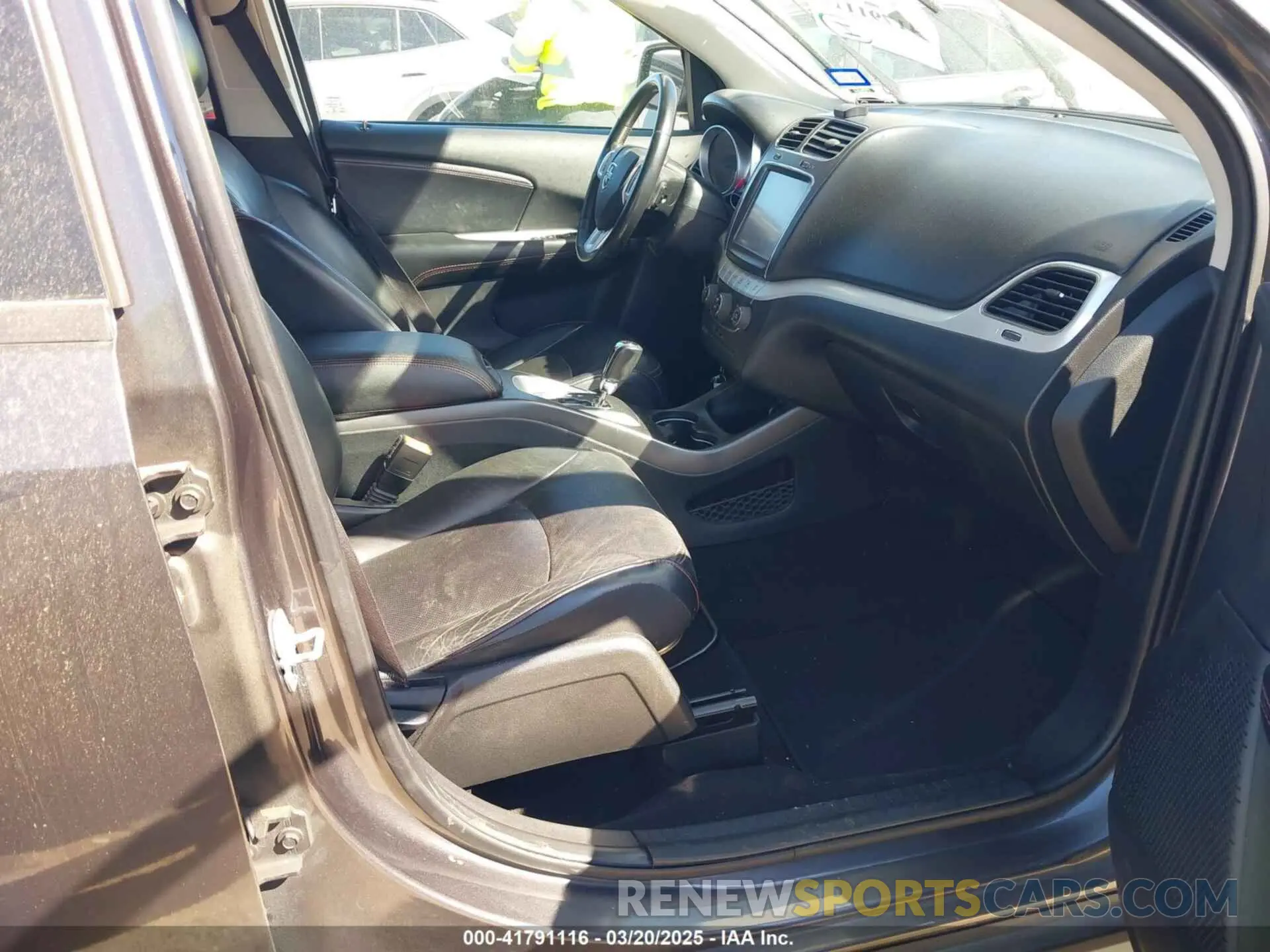5 Photograph of a damaged car 3C4PDDEG7KT720157 DODGE JOURNEY 2019