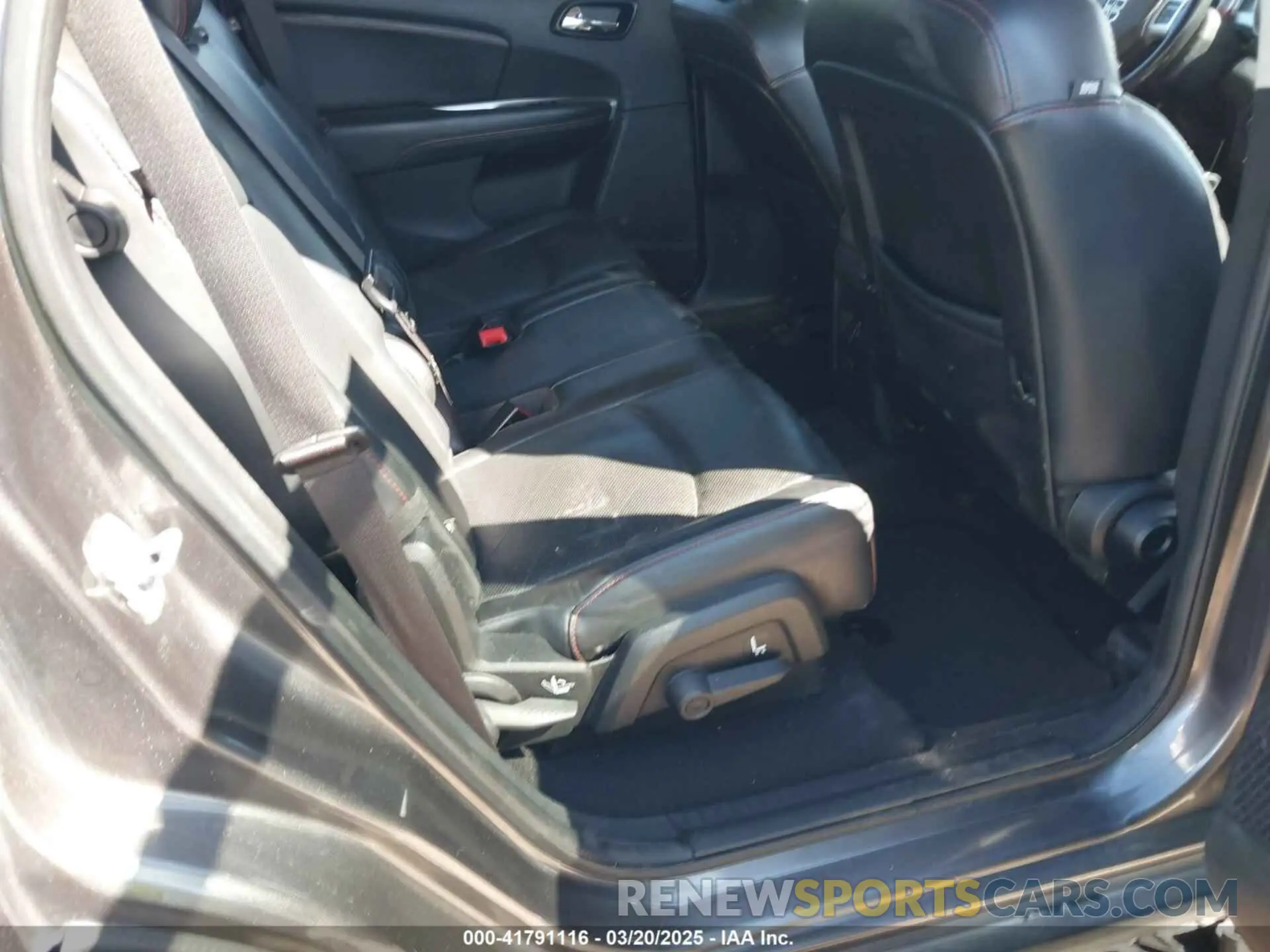 8 Photograph of a damaged car 3C4PDDEG7KT720157 DODGE JOURNEY 2019
