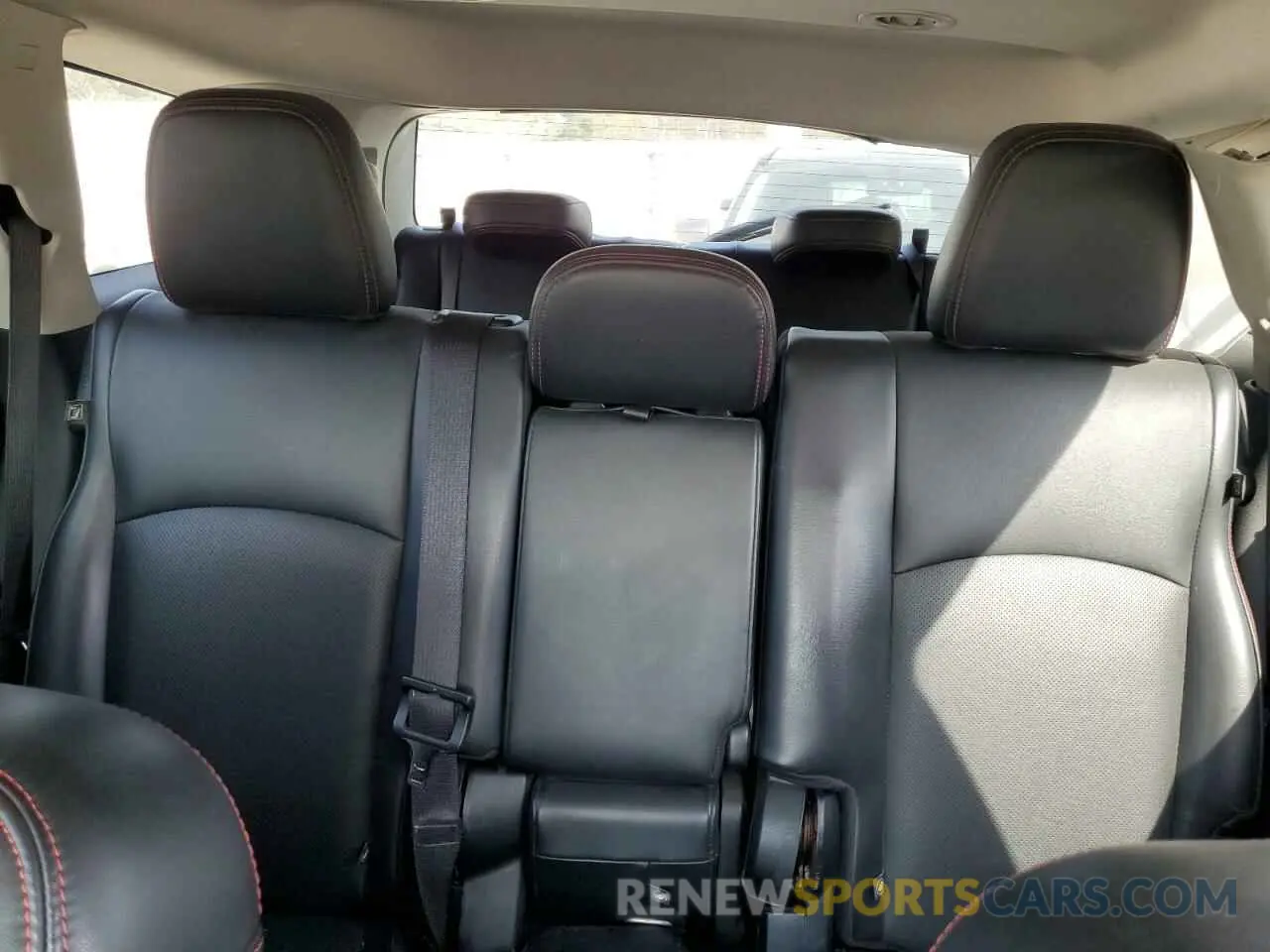 10 Photograph of a damaged car 3C4PDDEG8KT758982 DODGE JOURNEY 2019