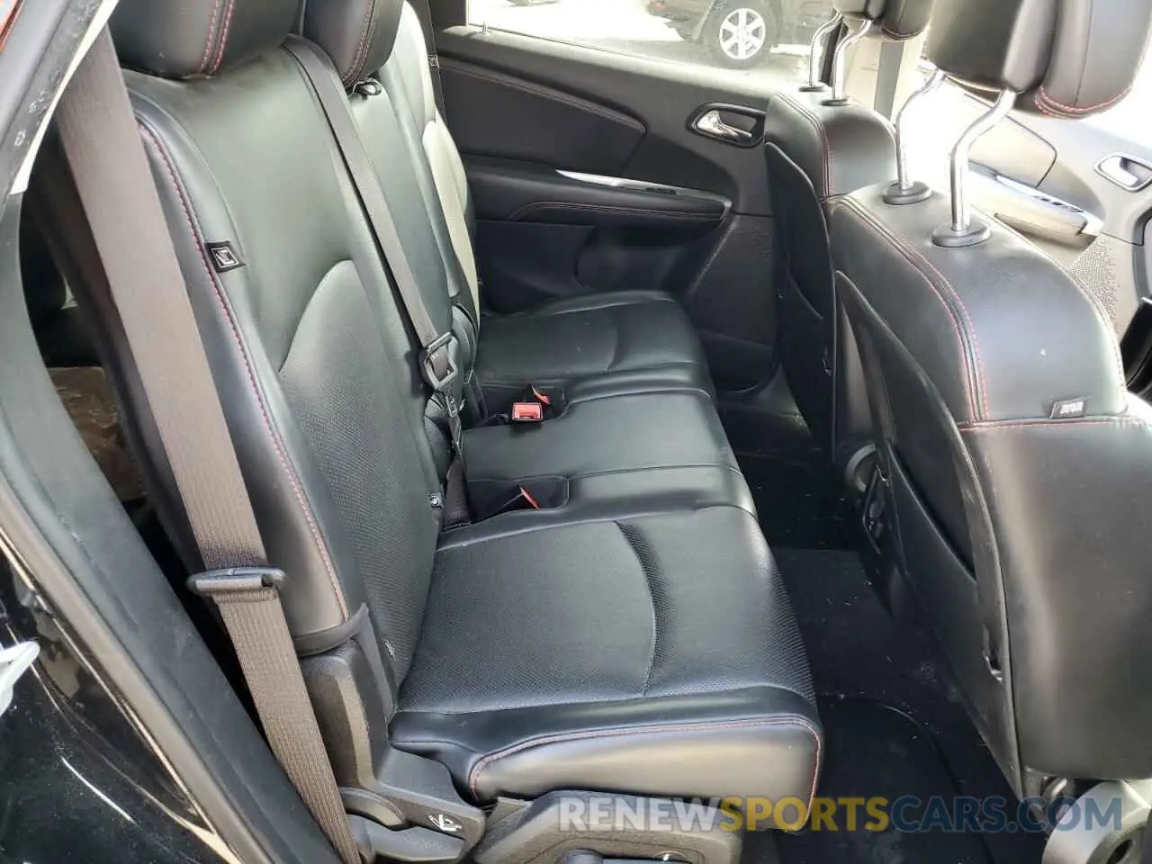 11 Photograph of a damaged car 3C4PDDEG8KT758982 DODGE JOURNEY 2019