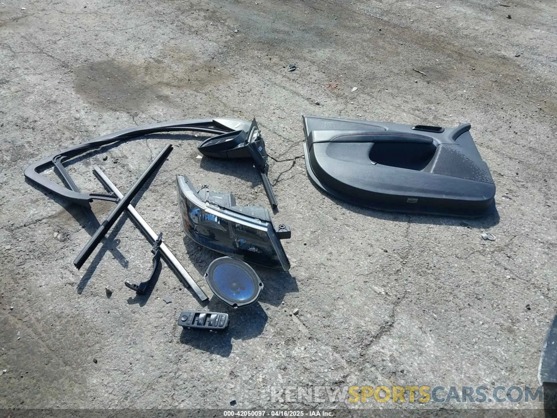 12 Photograph of a damaged car 3C4PDDEG9KT687890 DODGE JOURNEY 2019